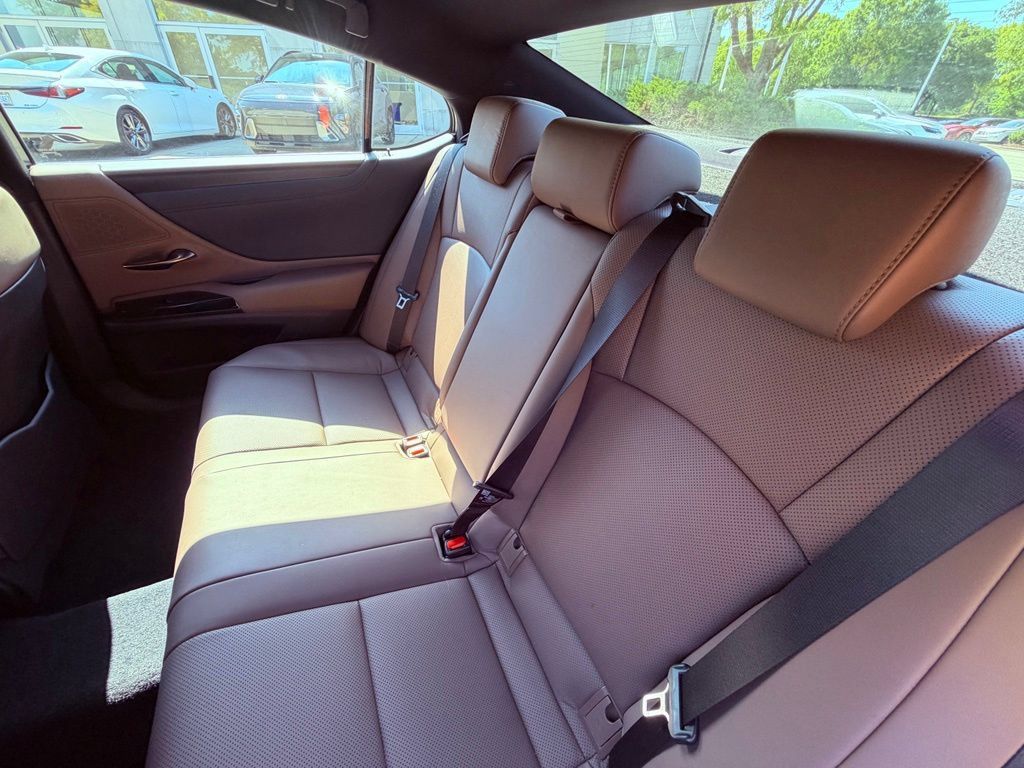 Certified 2025 Lexus ES 300h w/ Premium Package FWD image 15