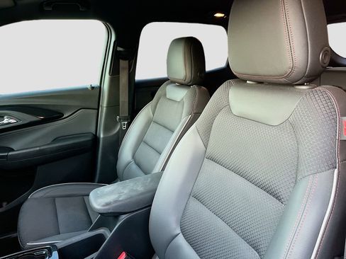 Used 2023 Chevrolet TrailBlazer RS w/ Sun and Liftgate Package FWD image 19