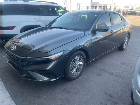 Used 2024 Hyundai Elantra SE FWD image 1