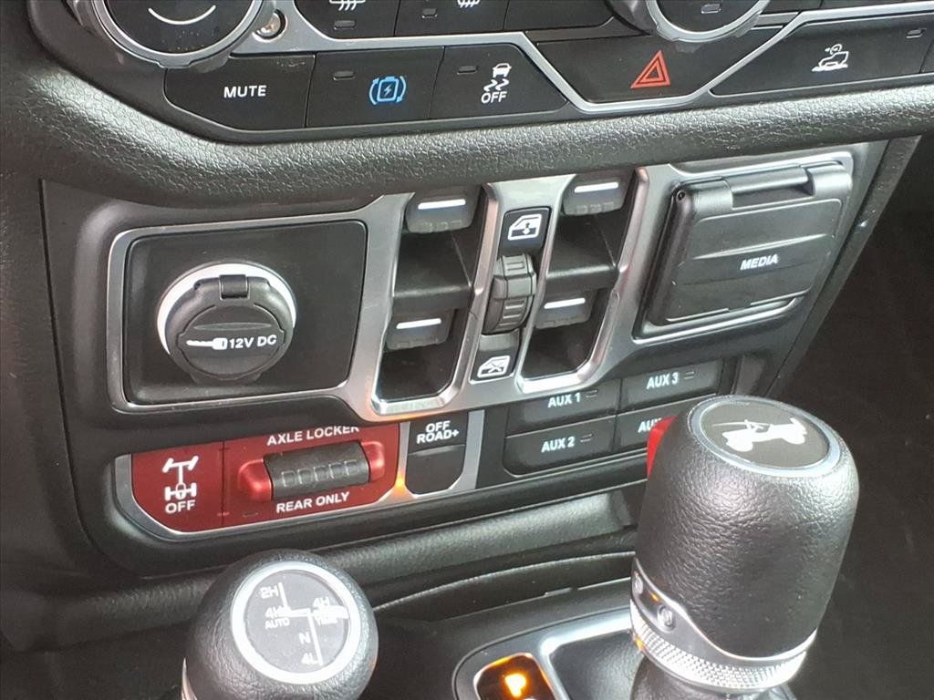 Used 2024 Jeep Wrangler Unlimited AWD/4WD image 32