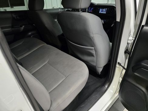 Used 2018 Toyota Tacoma SR image 32