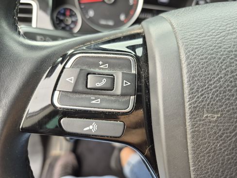 Used 2014 Volkswagen Touareg Sport image 26