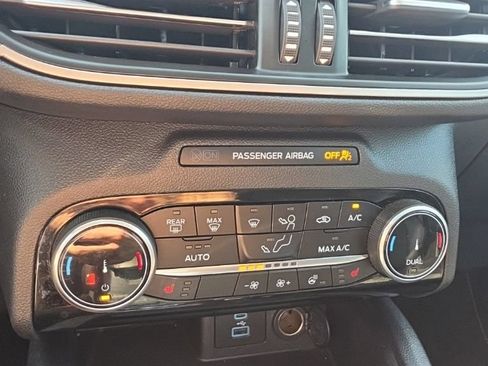Certified 2022 Ford Escape SEL w/ SEL Stealth AWD Package image 19