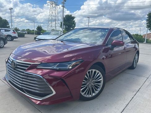 Used 2019 Toyota Avalon Limited FWD image 1