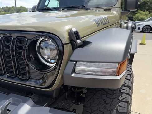 Used 2025 Jeep Wrangler Sport AWD/4WD image 11