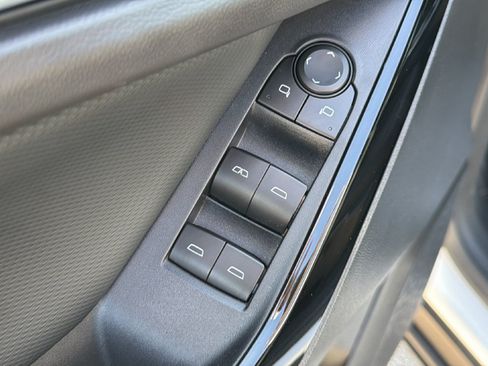 Used 2026 Chevrolet Equinox LT FWD image 9