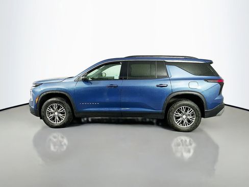 New 2025 Chevrolet Traverse LT w/ Driver Confidence Package FWD image 5