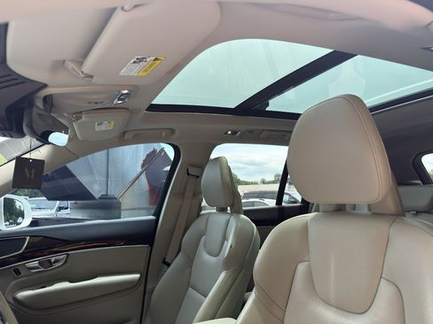 Used 2018 Volvo XC90 T5 Momentum w/ Convenience Package FWD image 10