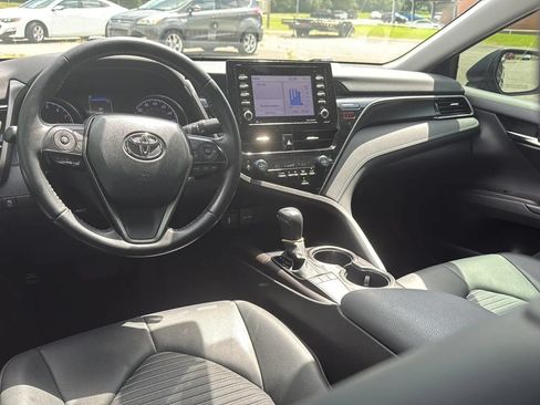 Used 2022 Toyota Camry SE w/ Convenience Package FWD image 11