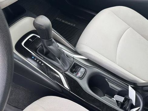 Used 2021 Toyota Corolla LE image 15
