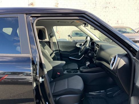 Used 2025 Kia Soul LX w/ LX Technology Package image 25