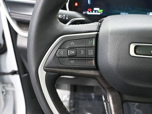 Used 2023 Jeep Grand Cherokee 4WD 4xe w/ Luxury Tech Group II image 31