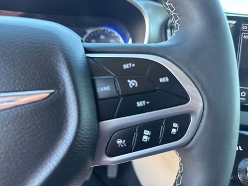 Used 2024 Chrysler Pacifica Touring-L FWD image 30
