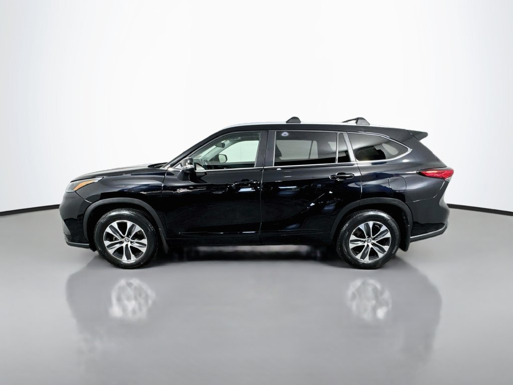 Used 2023 Toyota Highlander XLE AWD/4WD image 5