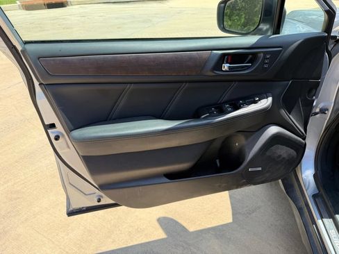 Used 2019 Subaru Outback 2.5i Limited AWD/4WD image 12