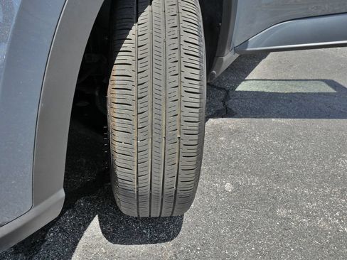 Used 2025 Hyundai Venue SE FWD image 30