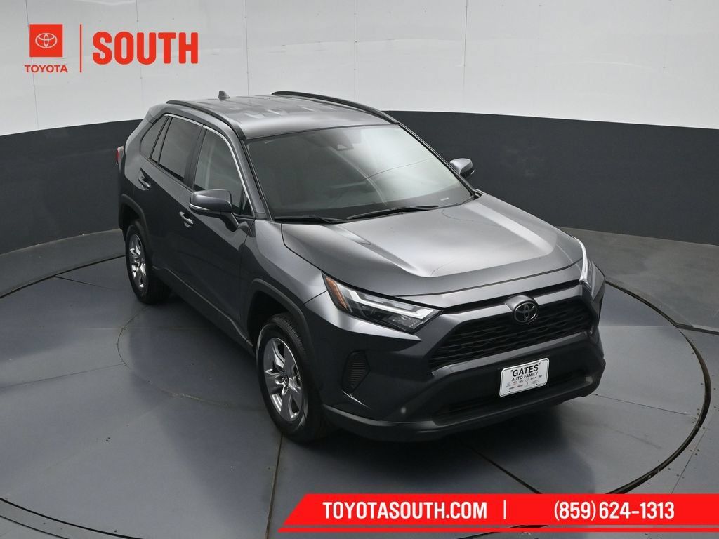 Used 2025 Toyota RAV4 XLE AWD/4WD image 46