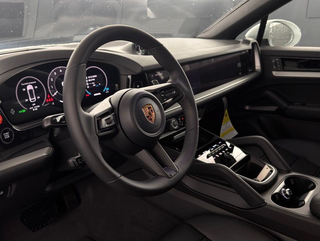 Certified 2026 Porsche Cayenne Coupe AWD/4WD image 4