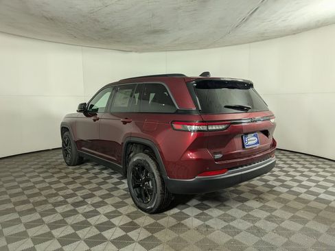 New 2026 Jeep Grand Cherokee Laredo image 4