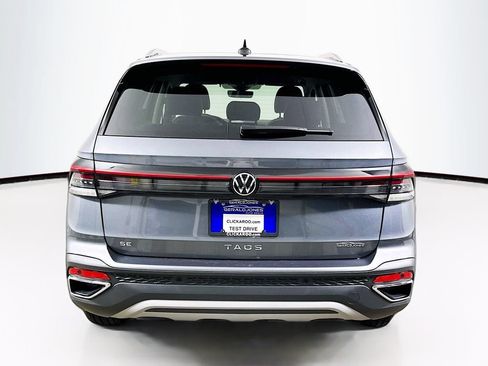 Used 2025 Volkswagen Taos SE FWD image 16