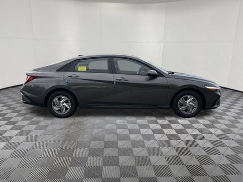 Certified 2026 Hyundai Elantra SE w/ Cargo Package FWD image 7