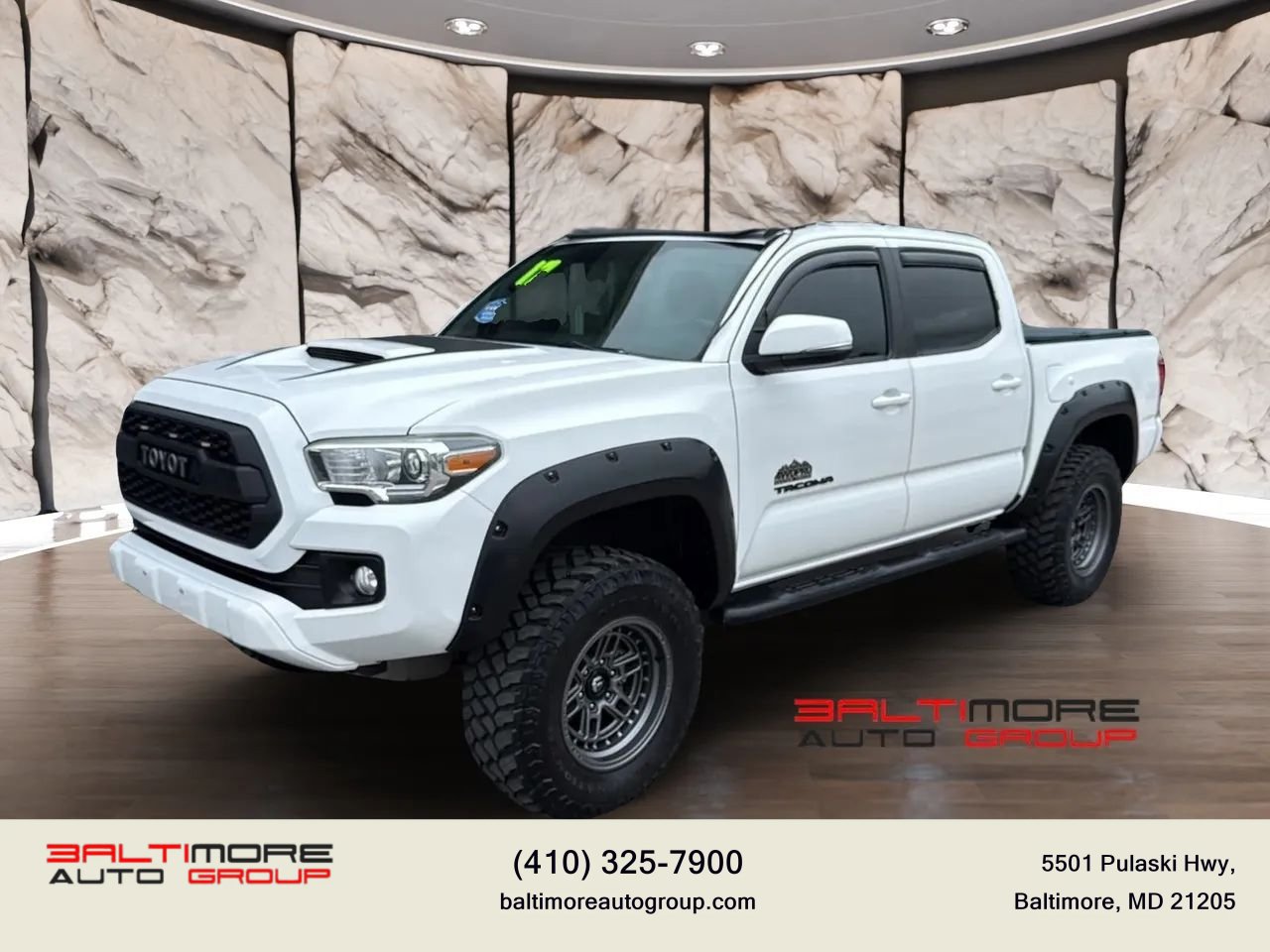 Used 2017 Toyota Tacoma TRD Sport w/ Tow Package (A/T) AWD/4WD image 1