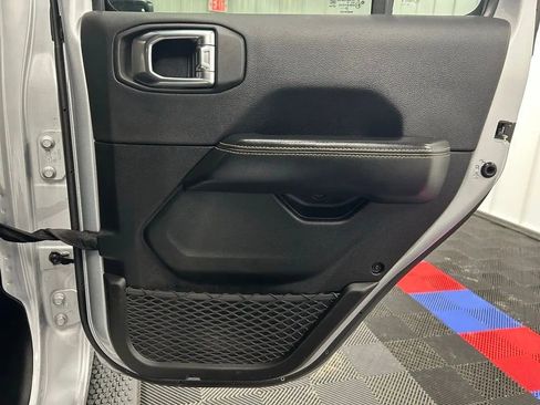 Used 2024 Jeep Wrangler Sahara image 14