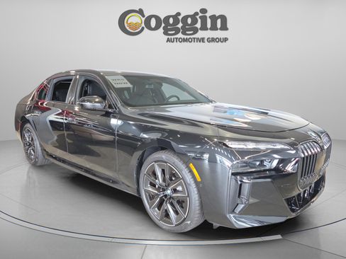 New 2025 BMW i7 xDrive60 w/ Executive Package image 5