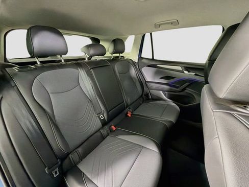 Used 2025 Volkswagen Tiguan SE FWD image 29