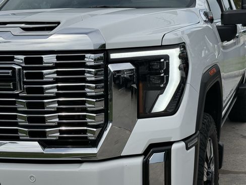 Used 2024 GMC Sierra 2500 Denali w/ Denali Reserve Package AWD/4WD image 11