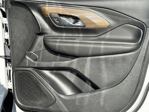 Used 2021 GMC Terrain SLE w/ Elevation Edition image 14