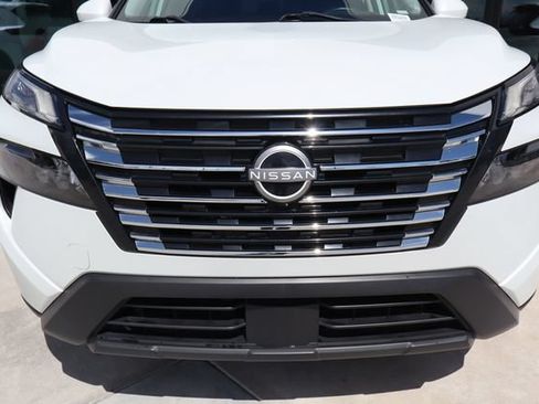 Used 2024 Nissan Rogue SV FWD image 16