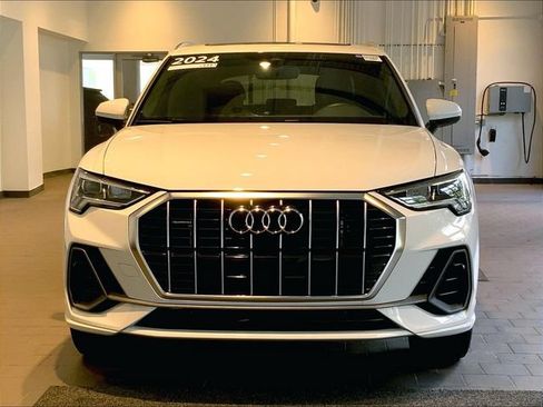 Used 2024 Audi Q3 2.0T Premium Plus w/ Premium Plus Package AWD/4WD image 8