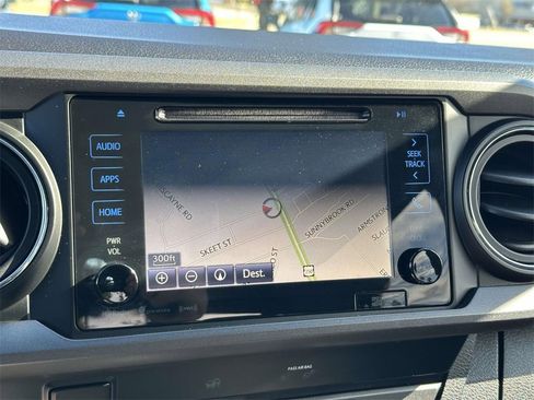 Used 2019 Toyota Tacoma TRD Sport image 3