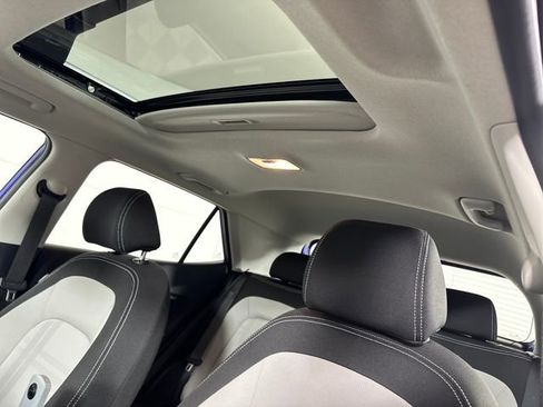 Certified 2024 Hyundai Venue SEL image 12