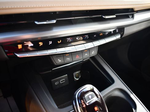 Used 2024 Cadillac XT4 Luxury w/ Cold Weather Package image 19