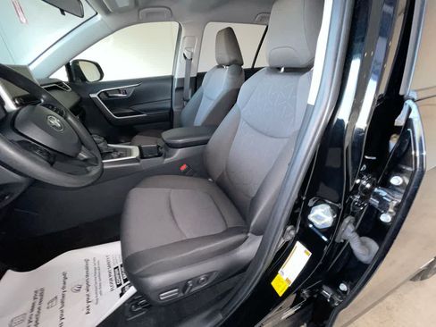 Used 2025 Toyota RAV4 XLE AWD/4WD image 11