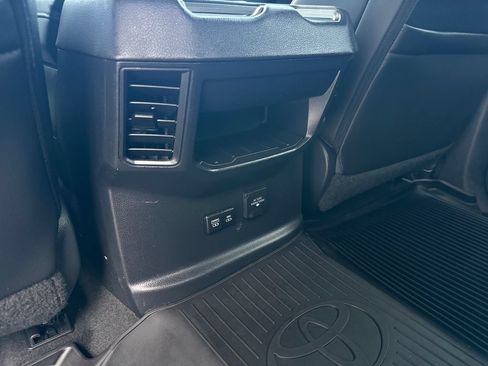 Used 2023 Toyota Tundra Limited AWD/4WD image 34