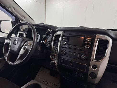 Used 2017 Nissan Titan SV image 55