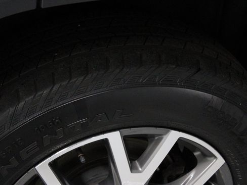 Used 2023 GMC Acadia SLE w/ Driver Convenience Package image 16