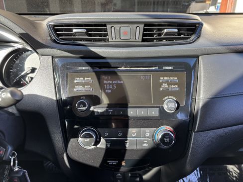 Used 2017 Nissan Rogue S image 28