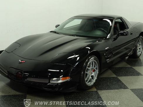 Used 2001 Chevrolet Corvette Z06 w/ Memory Pkg RWD image 18