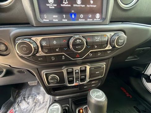 Used 2018 Jeep Wrangler Unlimited Sahara w/ Dual Top Group AWD/4WD image 24