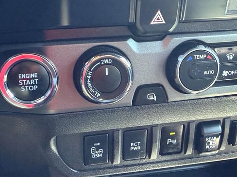 Used 2022 Toyota Tacoma TRD Sport w/ Technology Package image 20