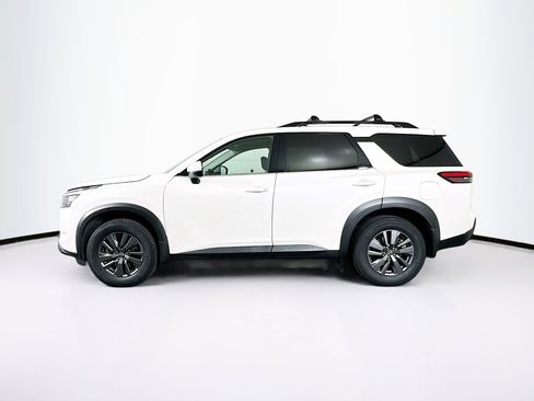 Used 2024 Nissan Pathfinder SV image 4