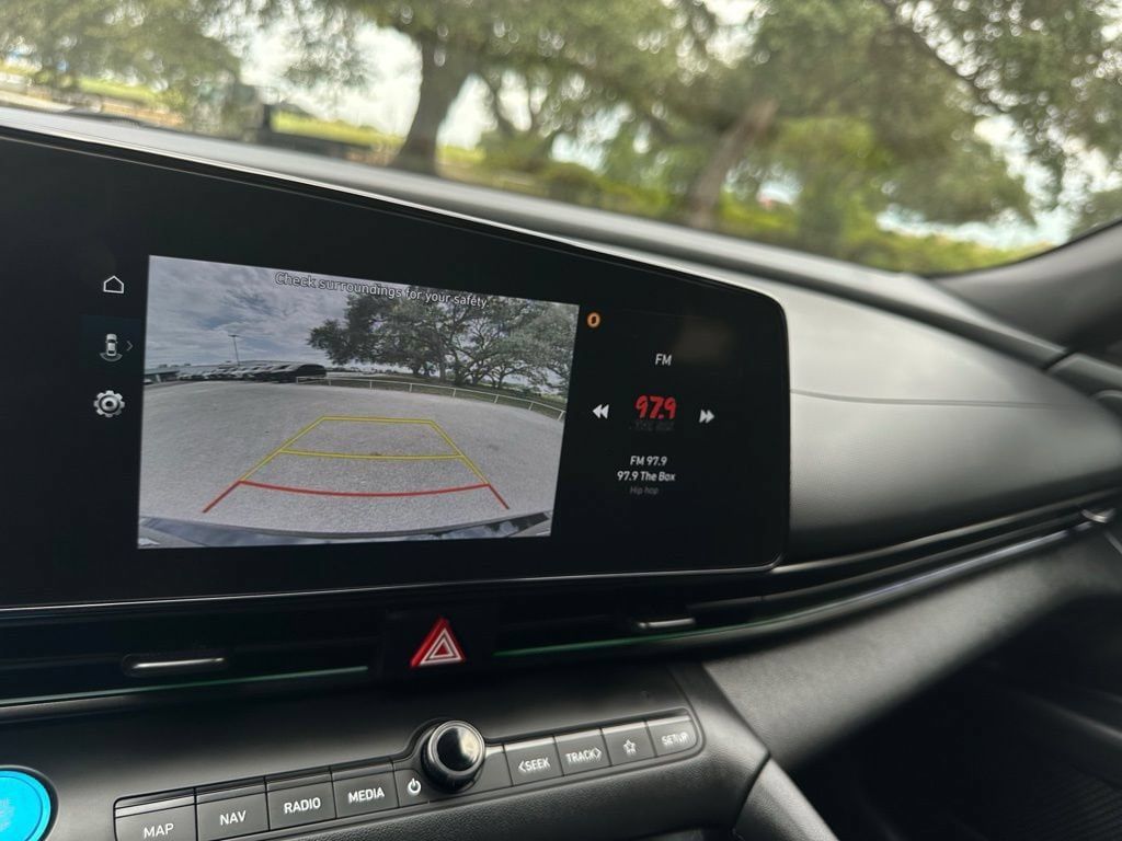 Used 2025 Hyundai Elantra SEL FWD image 21