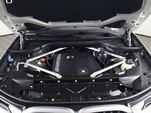 Certified 2026 BMW X7 xDrive40i w/ Premium Package image 16