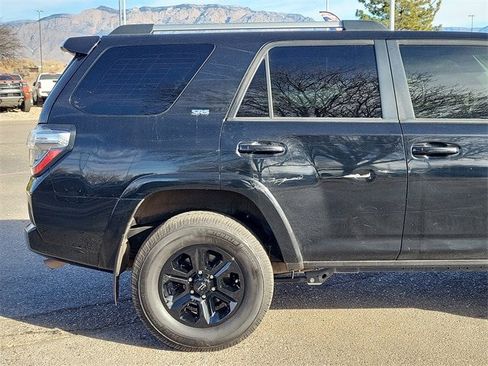 Used 2021 Toyota 4Runner SR5 Premium image 4