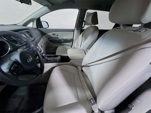 Used 2016 Kia Sedona LX w/ LX Convenience Package image 18