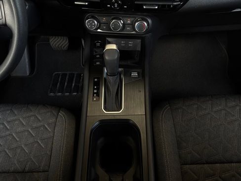 Used 2025 Nissan Kicks SV FWD image 11